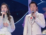 杨颖真的好美！跟蔡国庆同台合唱，歌声轻柔悠扬！丨晚会