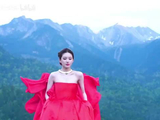 VOGUE晚宴仿生科技脸遇天然美女露露状态出众