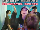 杨紫送专属礼袋给粉丝惊喜拉满