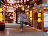 范丞丞李晨围攻李昀锐撕名牌致其衣衫撕裂