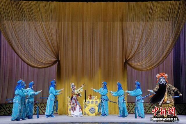 图为全本《霸王别姬》演出现场。重庆京剧院 供图