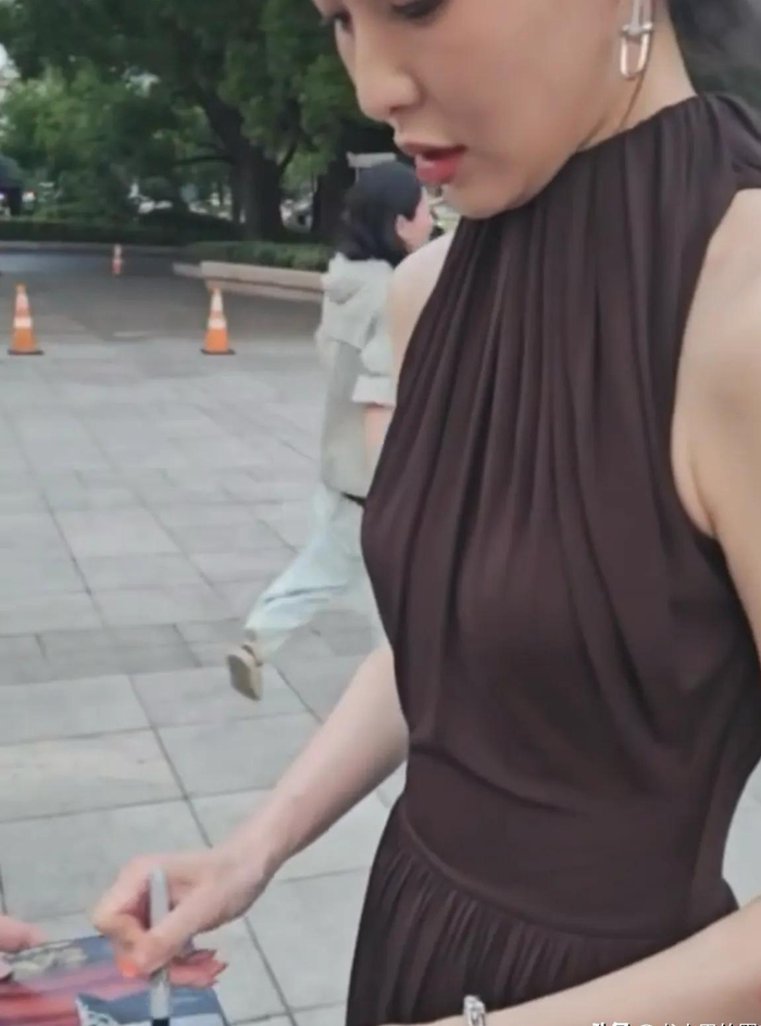  打开网易新闻 查看精彩图片 