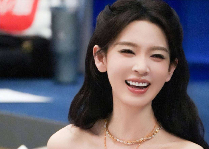  节目中透出的成人社交法则也引起了观众的广泛讨论，物以类聚的现象在分组对决中尤为明显，每个团队的化学反应都直接影响舞台表现。萧蔷团演绎的《相思遥》虽充满诗意与美感，但黄圣依的婚恋八卦话题持续分散了观众注意力，让舞台之外的讨论略占上风。有网友建议，后续演出可借鉴伊能静与黄圣依在后妈茶话会中的经典互动，把个人特色与团队协作更深度结合，让舞台表演既精彩又完整，真正实现看得见实力，也感受到团队魅力。