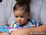 和nana一起玩水的威廉崽崽