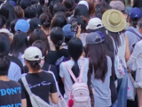 张凌赫商场活动致玻璃挤碎，主办方提醒安全第一