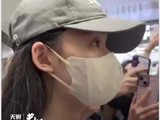 林允成都线下送机人气爆棚