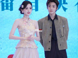 娜扎侯明昊CP感爆棚！《你好星期六》整理发丝细节甜翻全网