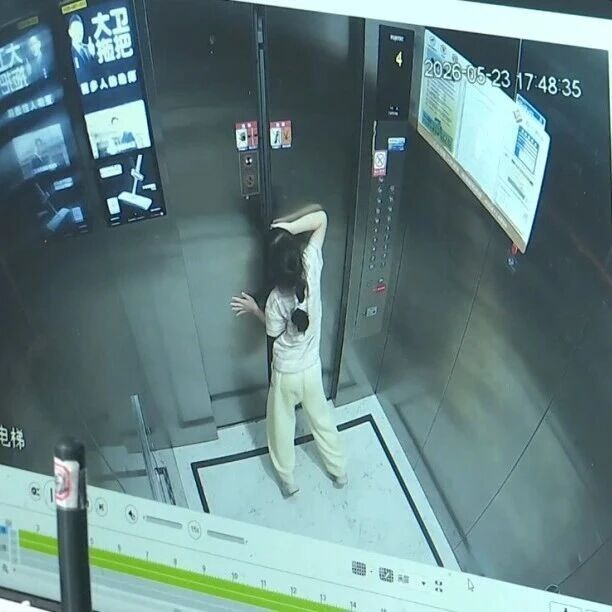 两名9岁女孩被困电梯2小时，期间按求助键超35次，保安无动于衷称“别再按电梯玩”