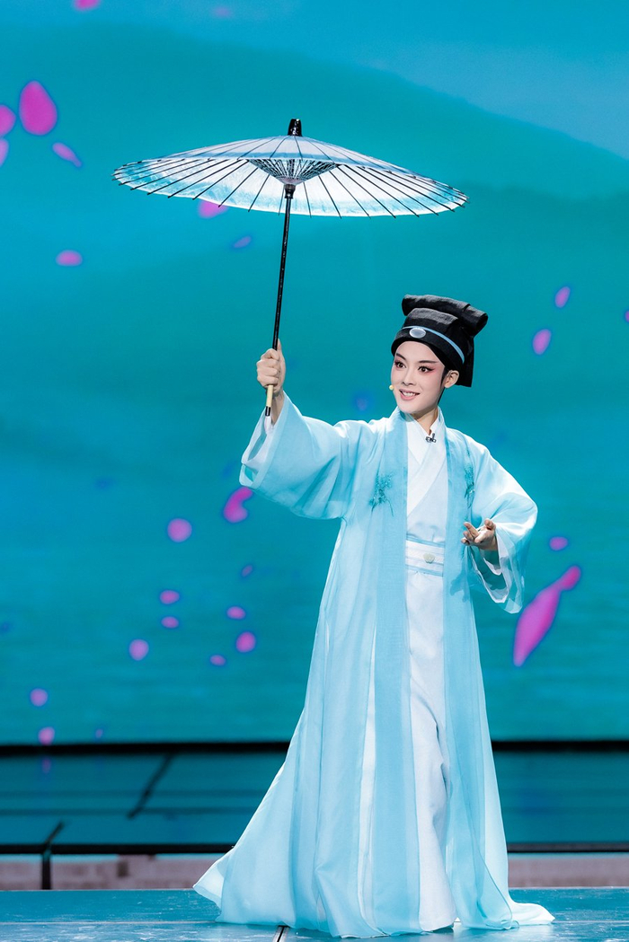 陈丽君参演2025央视春晚《借伞》