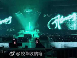 SHINee演唱会重现钟铉声音引全场泪目