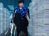 王嘉尔阿信合作新歌Alive上线，摇滚唱腔传递热爱