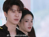 导演经费在燃烧！ 范丞丞看到珠绣名牌，立马要把以前的旧名牌扔了！