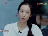 王菲携21岁的窦靖童亮相综艺舞台，化学反应惊艳全场