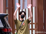 张凌赫在事件中展现出哪些个人品质和职业素养？
