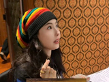 对于网上关于张柏芝新歌唱功的两极化讨论，专业乐评人如何评价？