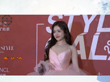被身材拖累的女星红毯，忍了关晓彤躲了宋茜，看到程潇：这也成错