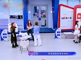 优雅外表下藏着有趣灵魂，抽象瞬间成为快乐源泉