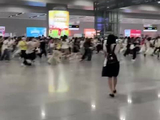 张凌赫到达南宁，追星洼地南宁这个场面也是没想到的