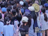商场玻璃门被粉丝挤爆5人受伤