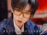 上一秒还在心疼贺儿，下一秒看到他脚打响指，我真绷不住了 贺峻霖