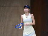 田亮女儿森碟18岁成人照曝光，白背心配牛仔裤，元气少女好松弛