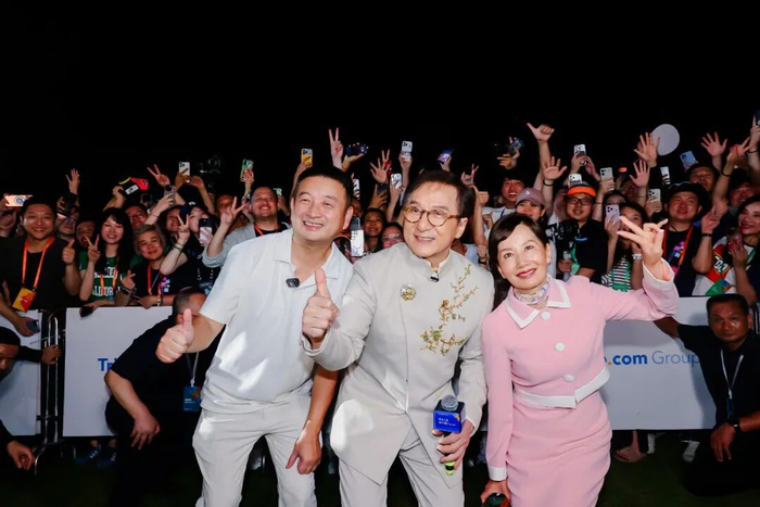 图说：桂林之夜大合影