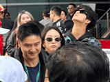 田亮一家四口现身上海F1！森碟和郭富城合影开心，亮仔穿LV外套帅