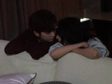 关晓彤李昀锐碰额头对视笑