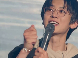 “大家想看我跳舞的话，不要拿舞担的应援扇，拿其他人的～” cr gxngeo
