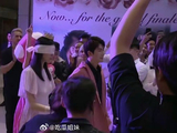 拄拐杖现身！沉寂两年的陈学冬为奚梦瑶婚礼送祝福