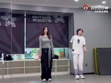 磕濛主和小冉是再轻易不过的事了！两个人互动超有趣