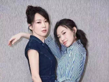 离婚22年不将就！55岁闫妮带大女儿，单亲妈妈太飒了
