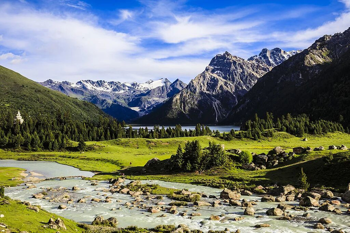 甘孜美景，图源视觉中国