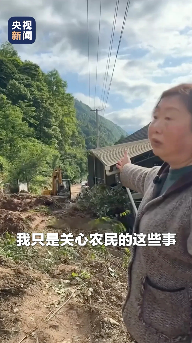 村支书介绍灾情。央视新闻报道截图