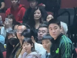 儿子像爹女儿像妈！何猷君儿女正脸照曝光，我终于看懂豪门基因_新闻