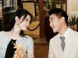 何超莲ins点赞并评论何猷君:congratssss!
