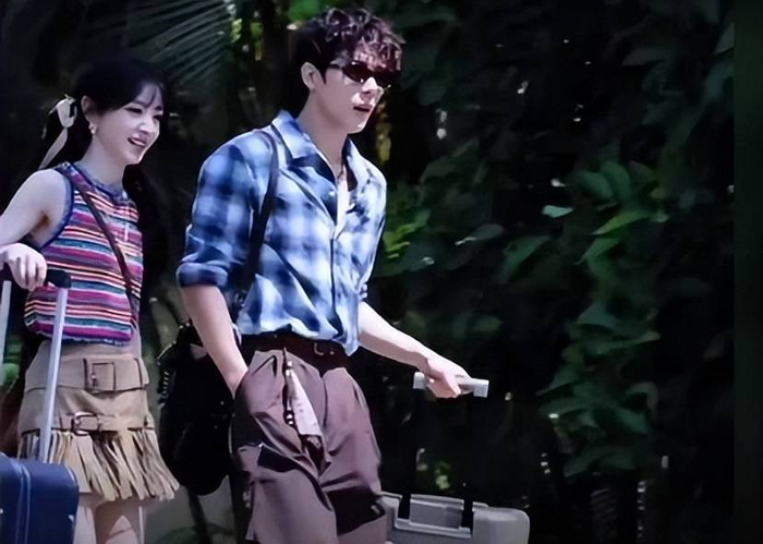这就是内娱最动人的模样：永远新鲜，永远治愈，永远能被演员的氛围感狠狠打动。  **互动时间?**  宝子们更喜欢哪一种氛围感？是张凌赫王玉雯的荒诞反转名场面，还是王安宇田曦薇的星空温柔治愈风格？评论区聊聊，捕娱姐在线蹲一波真心反馈！  #张凌赫王玉雯演爽了 #王安宇田曦薇一起看星星 #综艺名场面 #内娱氛围感  图源网络，侵删。