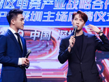 赌王四太捧场儿子活动 何猷君为妈妈送上“贴面吻”