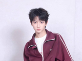 18岁穆祉丞官宣万人个人巡演，出道极速蜕变引全网争议