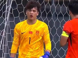 国足U19门将黄油手失误，对手贴地斩破门