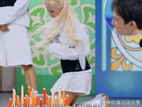 不愧女团出来的，宋雨琦这小蛮腰扭得，一点不带累的