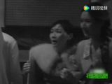 丁程鑫录节目遭刘宇宁假发突袭,吓到原地颤抖
