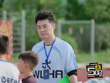 范志毅综艺偶遇踢球少年后续无果，被质疑作秀