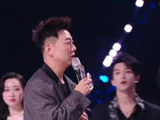 孙楠杨丞琳任天赐的声音队长，黄子幽默互动活跃现场