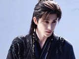 敖瑞鹏的身材对他在《错世录》中饰演的魔尊魏劫角色有何帮助？
