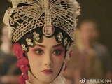 张艺谋将《主角》改编成温暖向结局，主要基于哪些创作上的考虑？