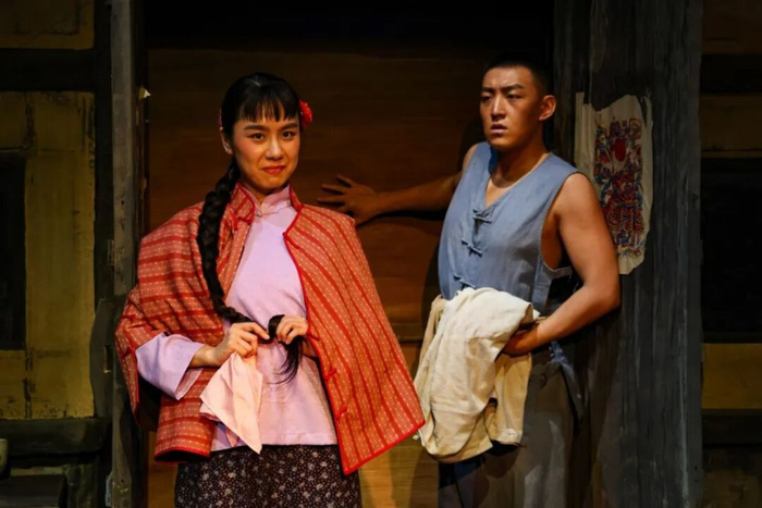 黄麒源饰演祥子、张晔子饰演虎妞