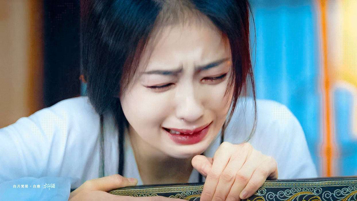 更让人拍手称绝的是全员演技在线的豪华阵容。董洁饰演的太妃，表面慈祥，却心机深沉；张月继《三十而已》之后再度挑战反派角色，她饰演的太妃秦筝，一个眼神就能让观众背脊发凉。而最让人着迷的，莫过于白鹿与丞磊的双强博弈——她不再是靠眼泪博同情的柔弱女子，而是能够用医术反杀、通过棋局布局的智谋之人；他也非传统霸总，每一个轮椅上的细微表情都满载破碎与无奈。邱心志、宣言等老戏骨的加盟，更让朝堂戏充满张力。网友们纷纷热评：这剧把‘先婚后爱’拍出了谍战片般的紧张感，白鹿的‘笨蛋美女’人设早该扔进历史垃圾桶了！6月9日开播，这场复仇盛宴，已经准备好让观众尖叫打call。