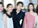 消失近三年！陈学冬拄拐赴法参加婚礼，四次手术后的腿怎么样了？