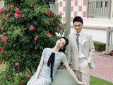 何猷君婚礼排面拉满!王嘉尔空降婚礼当伴郎，私下关系引发热议_礼仪_互动_家庭